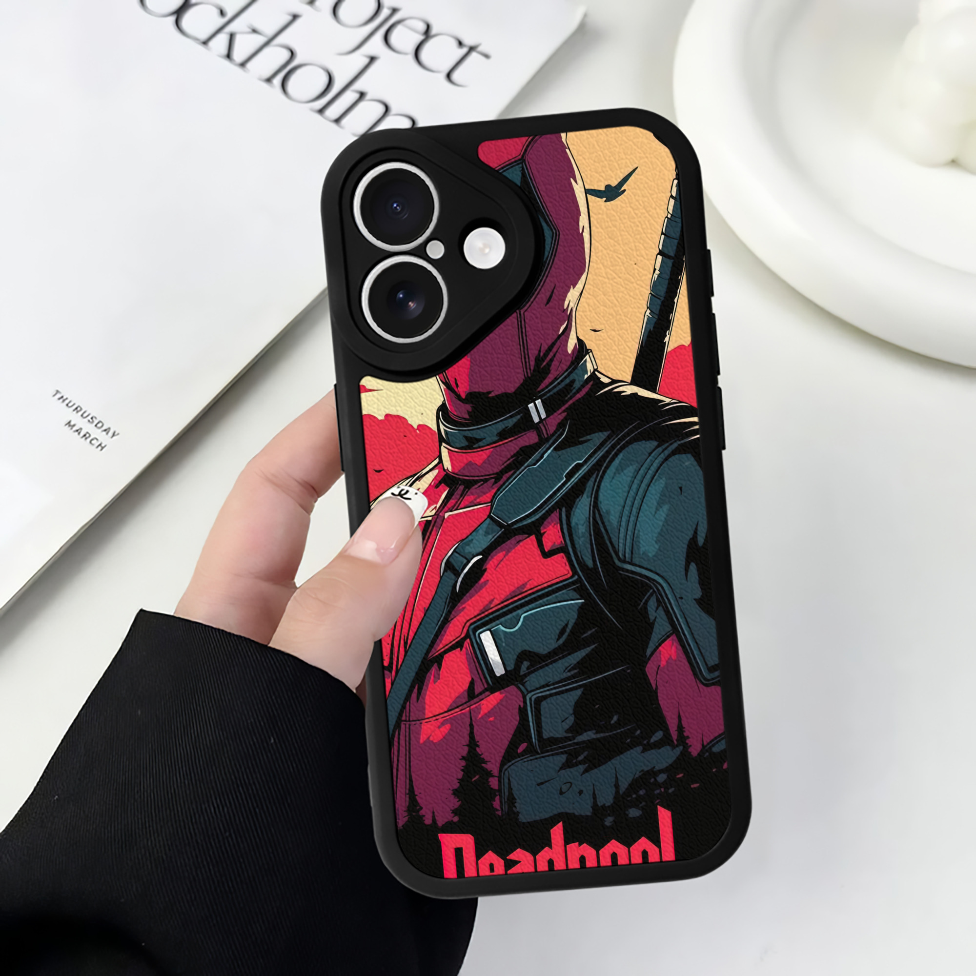 （画像用） Deadpool デッドプール 【iPhone 16シリーズ対応】シリコンスマホケース（レザー調） 材質：シリコン